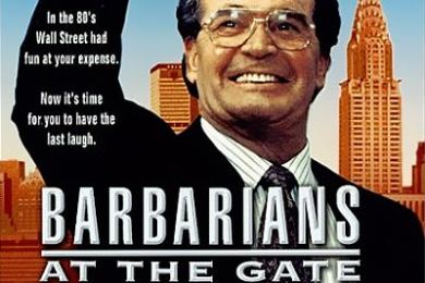 Barbarians at the Gate (1993) film afişi: gülümseyen bir yönetici, arkasında New York gökdelenleri
