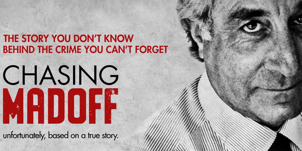 Chasing Madoff (2010) belgeselinin afişi: siyah beyaz erkek portresi ve filmin sloganı